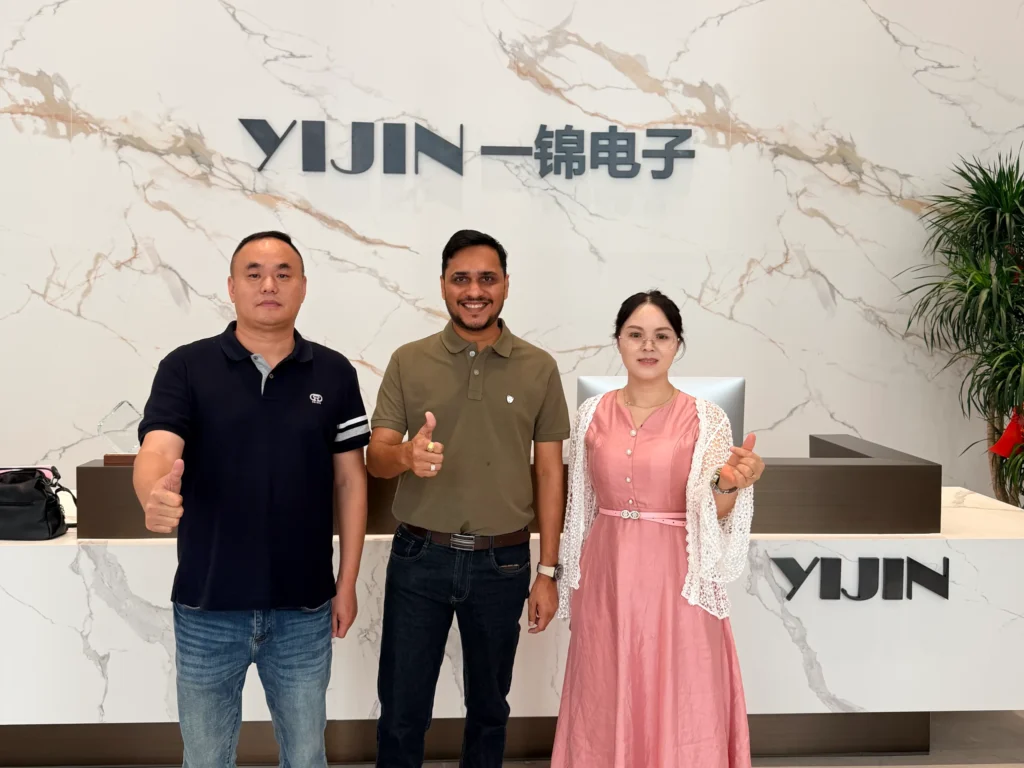 Foreign Guests Visit Yijin